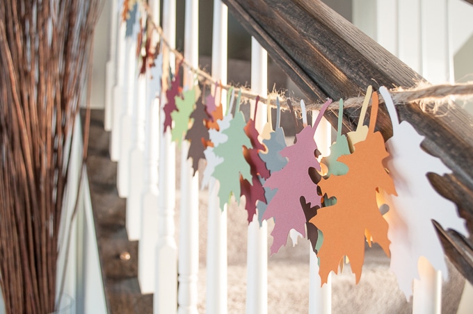 Easy tutorial for a pretty autumn leaves banner. Perfect for fall - love all he gorgeous colors!