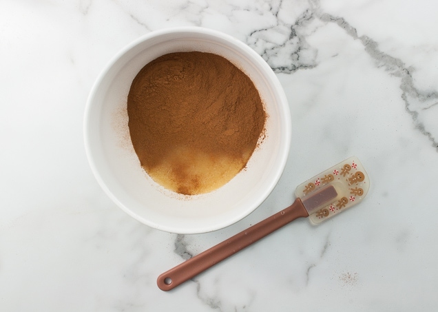 Gingerbread Men Cookie Garland - create this cute craft by making a cinnamon applesauce dough. These are adorable and make your house smell like Christmas cookies!