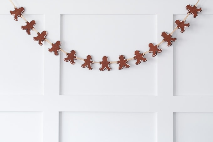 Gingerbread Men Cookie Garland - create this cute craft by making a cinnamon applesauce dough. These are adorable and make your house smell like Christmas cookies!