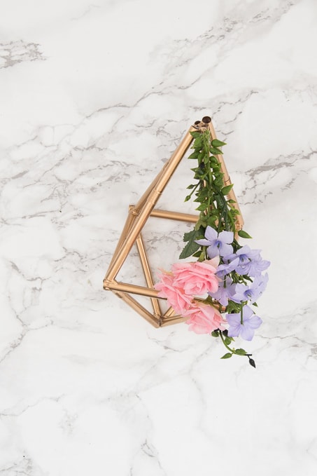 Pretty idea and unique take on a spring wreath! This geometric floral door hanger is gorgeous and a budget friendly way to create a unique spring decoration.