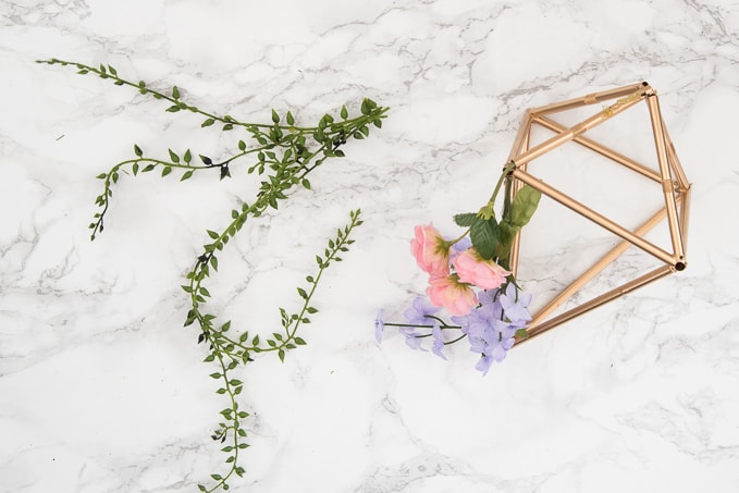 Pretty idea and unique take on a spring wreath! This geometric floral door hanger is gorgeous and a budget friendly way to create a unique spring decoration.