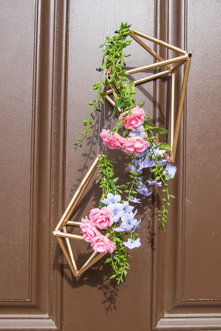 Pretty idea and unique take on a spring wreath! This geometric floral door hanger is gorgeous and a budget friendly way to create a unique spring decoration.