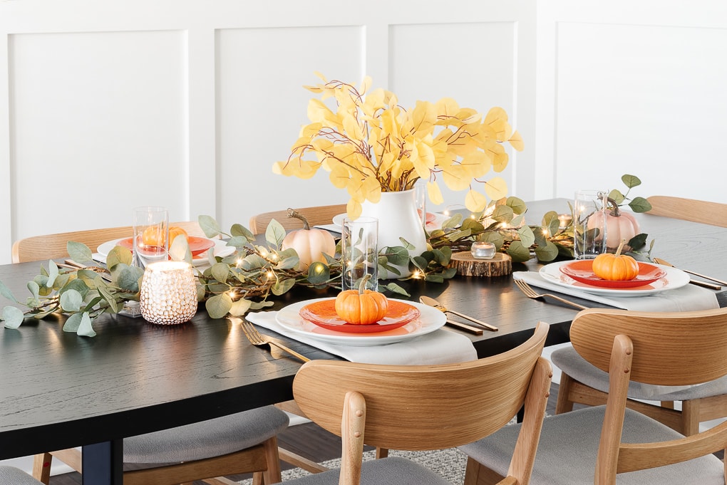 modern thanksgiving table decor on black wooden table